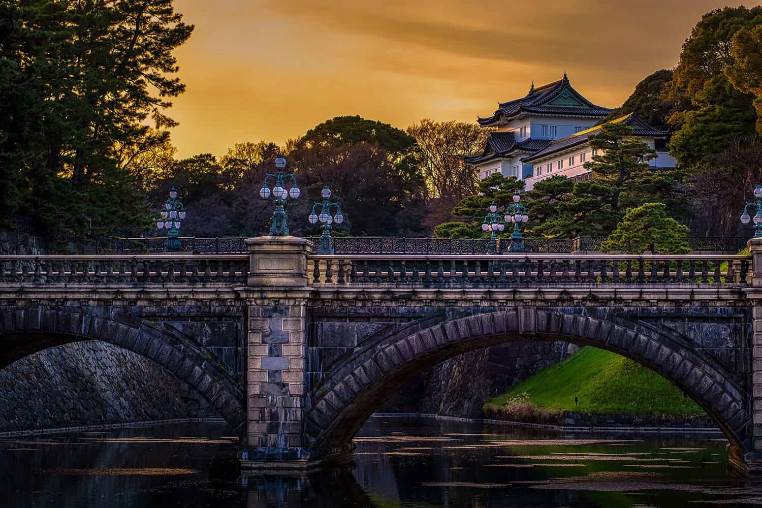 Le pont Nijubashi du palais impérial de Tokyo